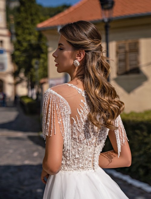 https://elisebride.ro/images/stories/virtuemart/product/19 Lily       (3).jpg
